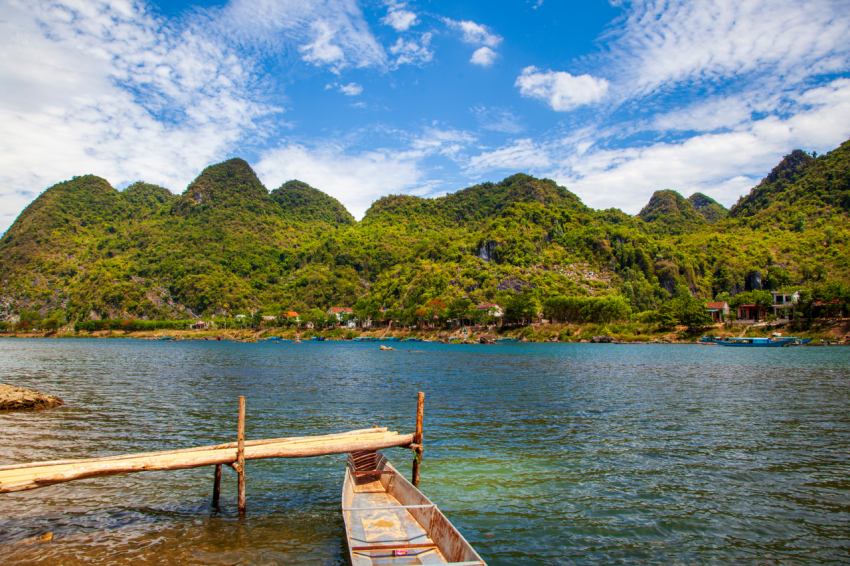 Phong Nha cave, an amazing, wonderful cavern at Bo Trach, Quang Binh, long boats for guided tours of the caves,