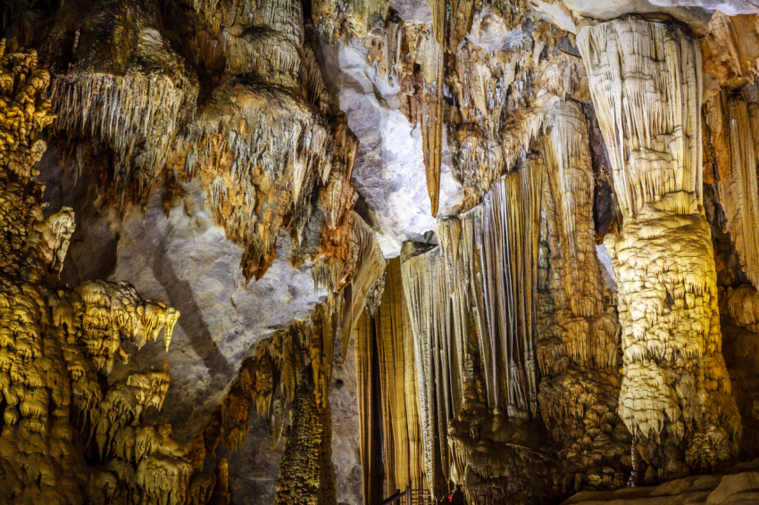 Paradise cave at Quang Binh (2)