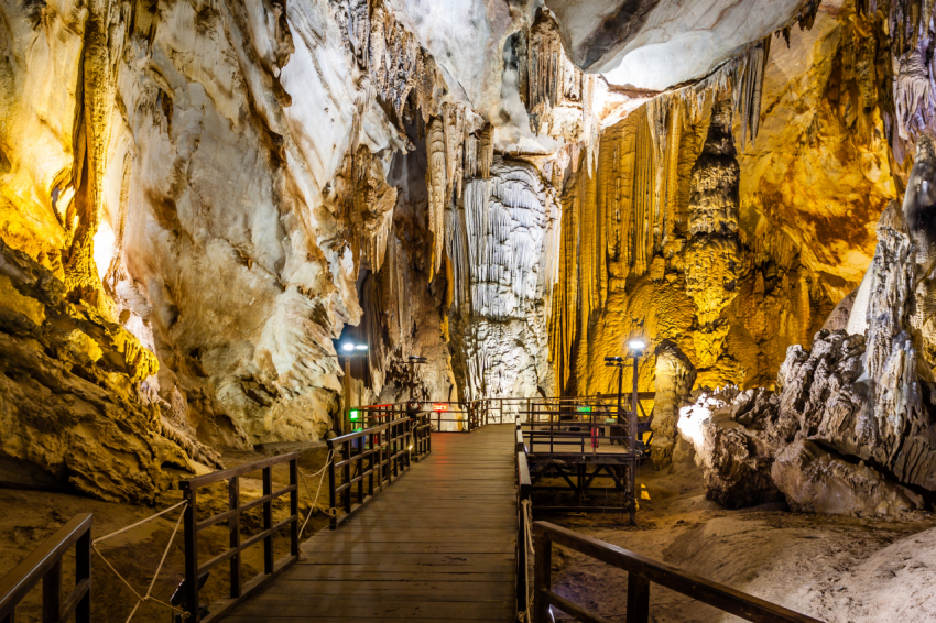 Paradise cave at Quang Binh (4)